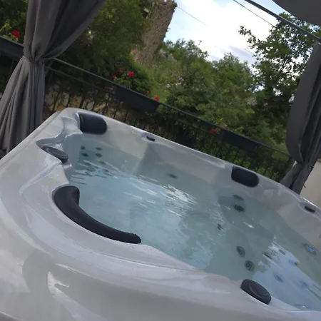 Elani Apartman *